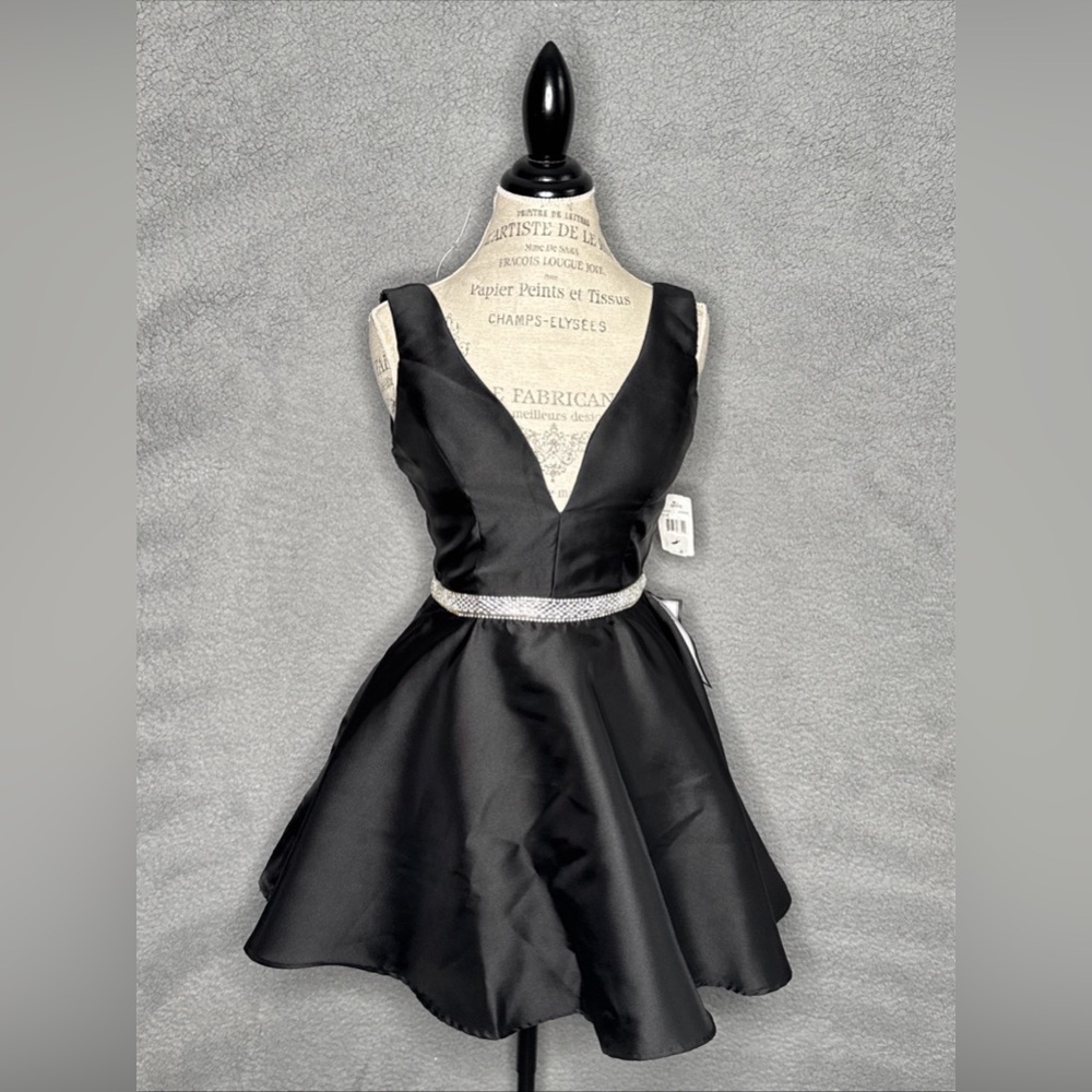 Crystal Doll Black Crystal Waist V-Neck Cocktail Dress Size 0 Junior Pockets NWT